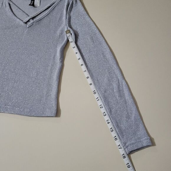 Divided H&M Women's V-neck Sparkly Knit Long Sleeve Pullover Top - Picture 6 of 13